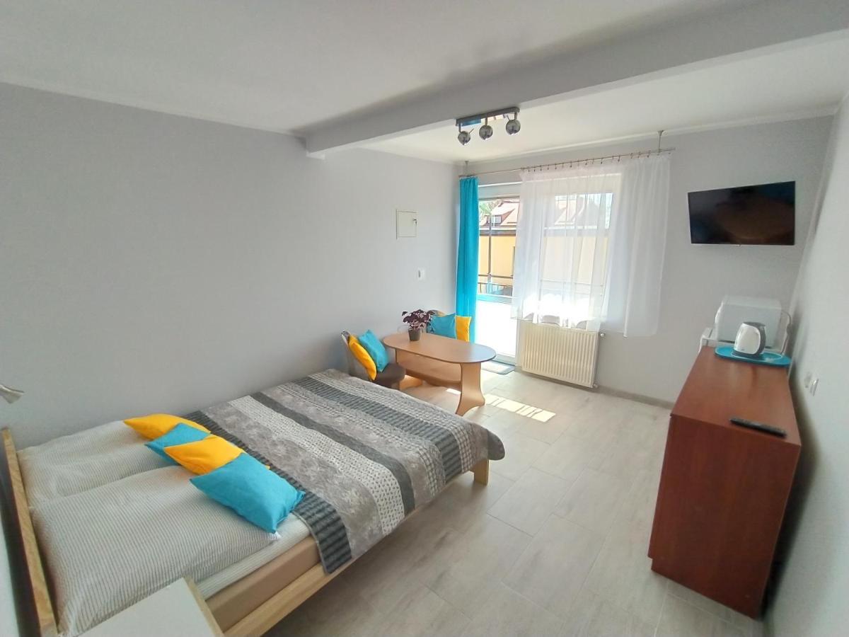 Moris 2 Pokoje Goscinne Łeba Exterior foto